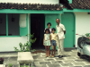 De familie Verstegen voor hun woning op Kembang Kuning.